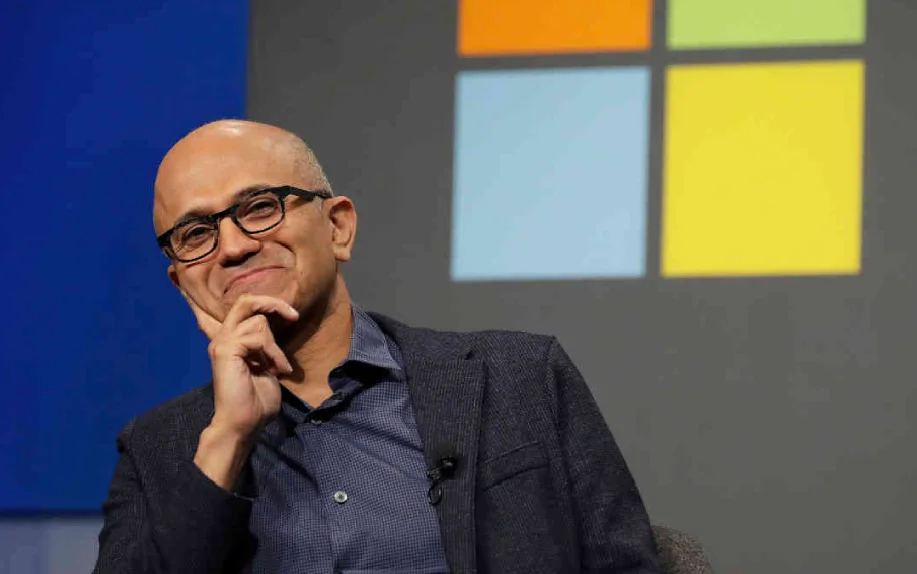 A estratégia de Satya Nadella que mudou o rumo da Microsoft e garantiu o topo da Inteligência Artificial