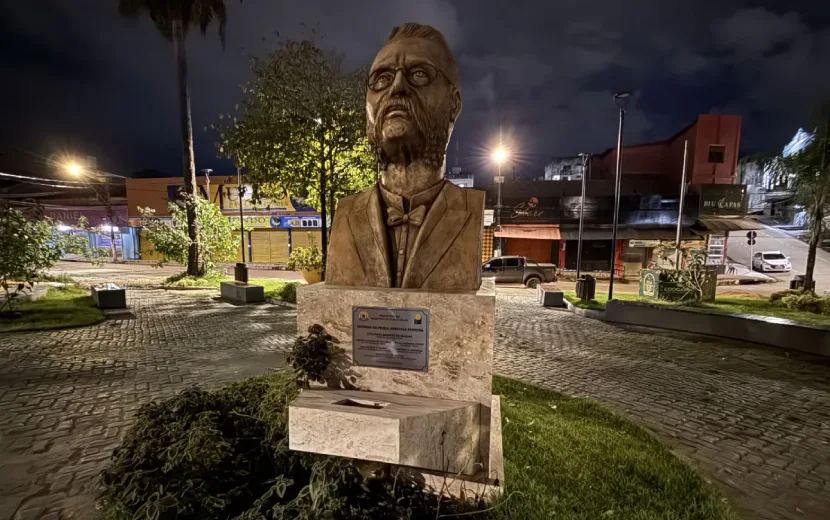 Furto de fios deixa mais de 15 postes apagados na Praça Jonathas Pedrosa, no Centro de Porto Velho