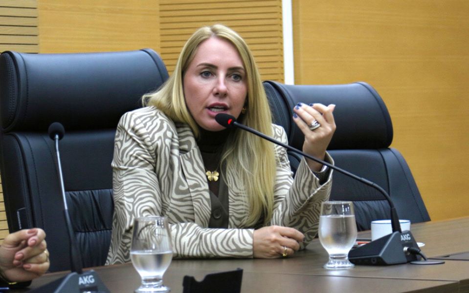 CONEXÃO NAS ESCOLAS: Ieda Chaves propõe instalação de fibra óptica nas escolas da rede estadual de Rondônia