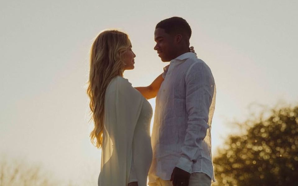 Endrick e Gabriely Miranda anunciam a chegada do primeiro filho