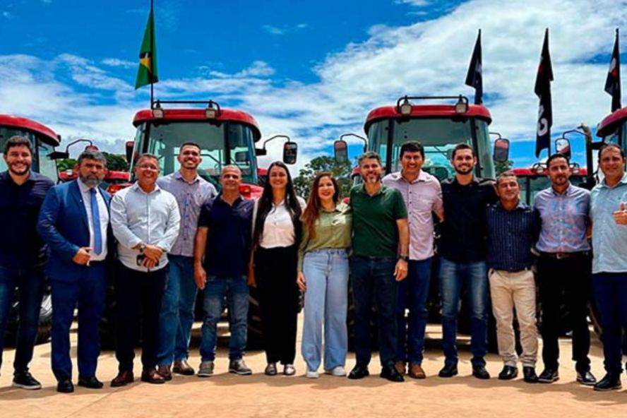 ENTREGA HISTÓRICA: Cristiane Lopes garante R$ 127 milhões em máquinas para os 52 municípios de RO